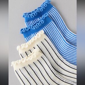 NWT AMERICAN EAGLE RUFFLE BOYFRIEND SOCKS 2 PACK